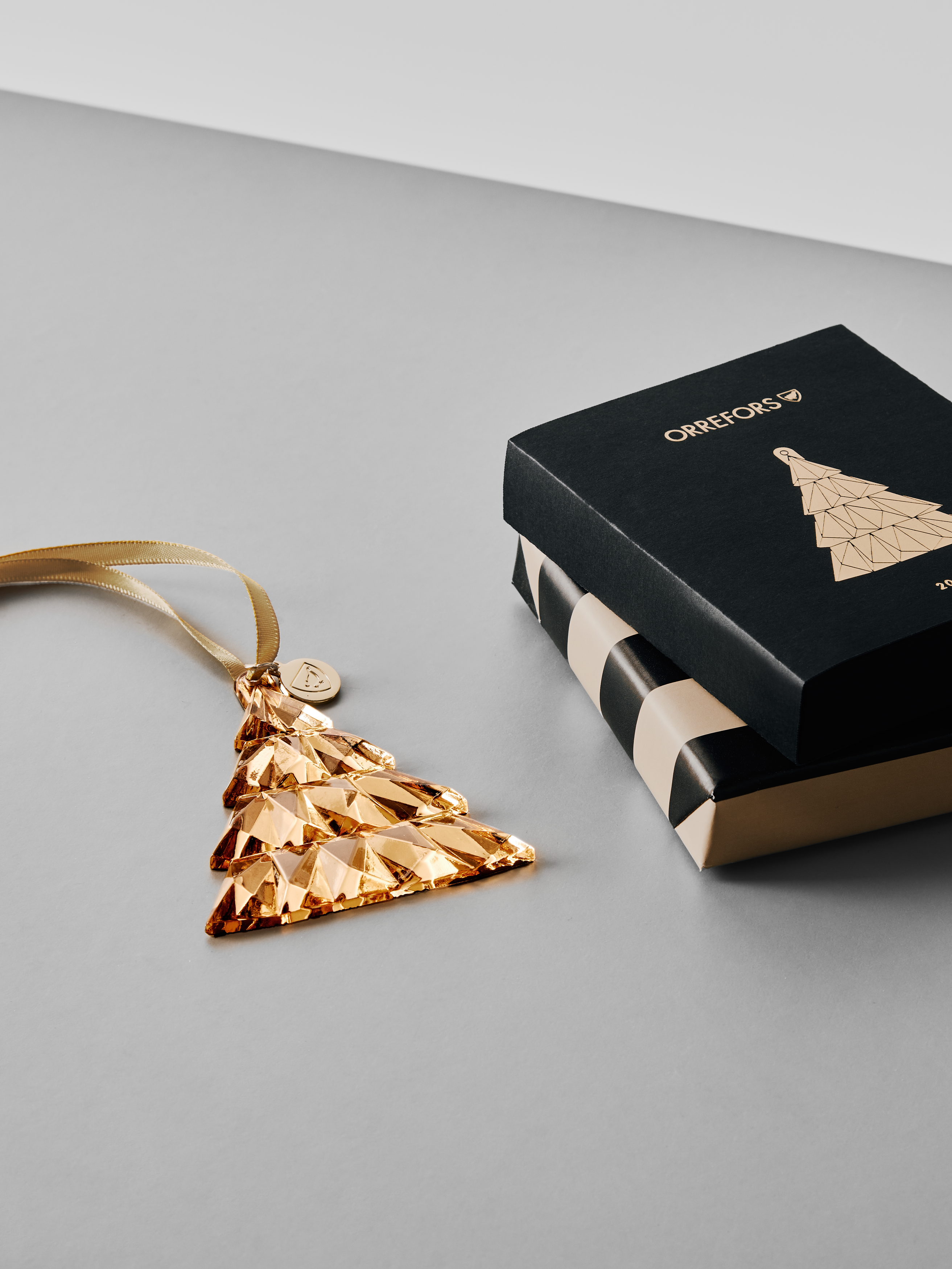 Annual ornament Pine tree 2026 21K gold
