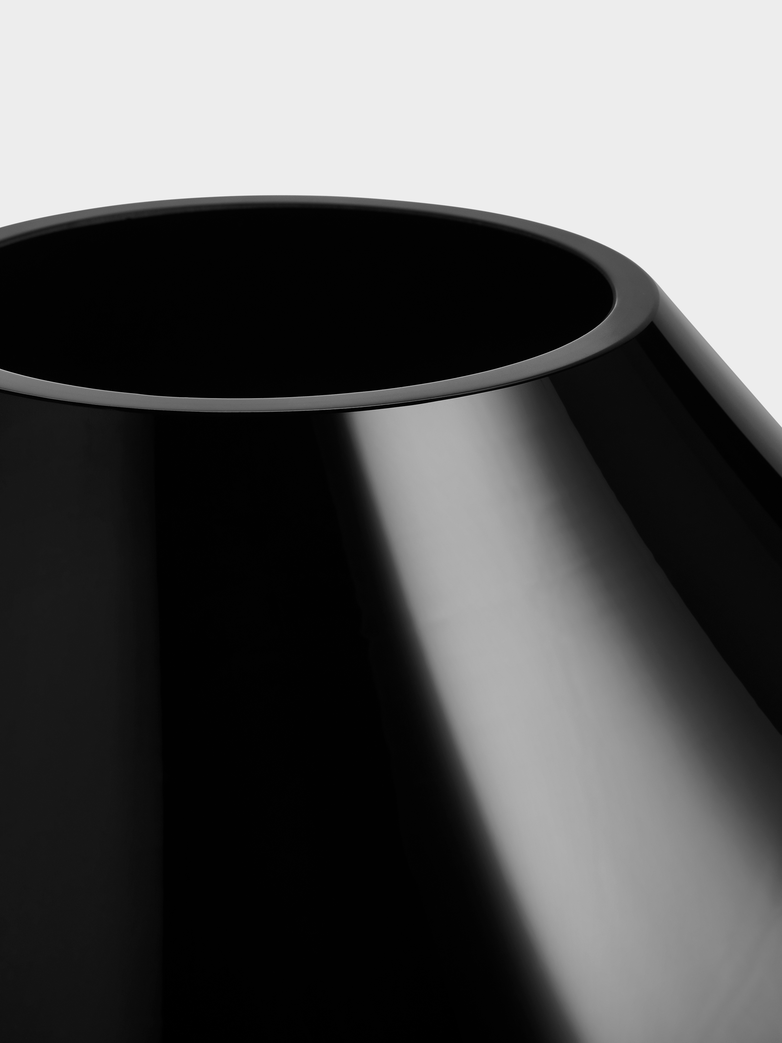 Ebon vase black 190mm | Orrefors